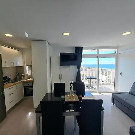 Panoramic Floor - Americas Apartment